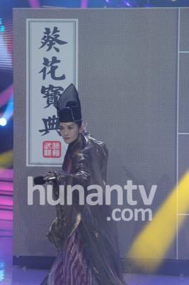 谢娜大咖秀百变造型盘点 模仿蛇精爆笑全场(图