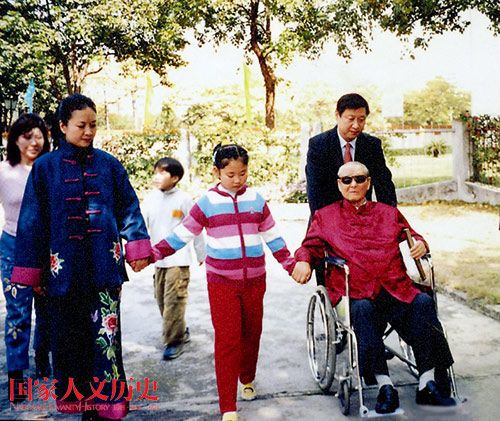 总书记相册--新华社发布习近平照片【8】--读书--