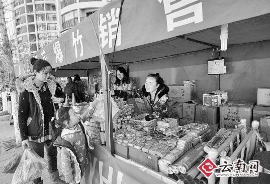 云南监管部门严查烟花爆竹销售安全 对销售人