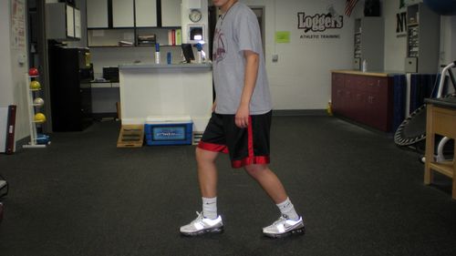 【益生活】摇曳高跟鞋,容易崴脚怎么办?