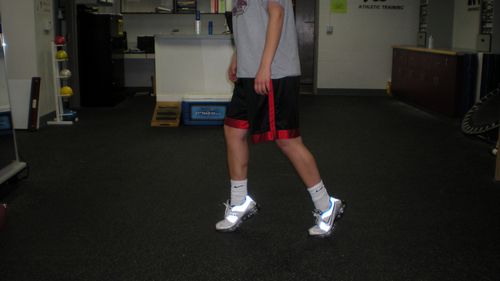 【益生活】摇曳高跟鞋,容易崴脚怎么办?