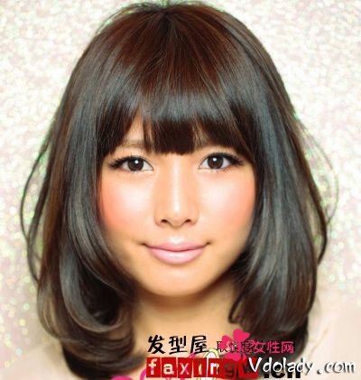 蓬松甜美梨花头发型 瘦脸巧遮大饼脸