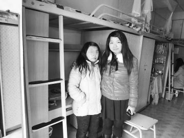 四川都江堰20岁女孩患怪病 身体至今发育不全