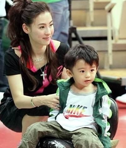 李双江前妻儿子李贺曝光 详说星二代命运