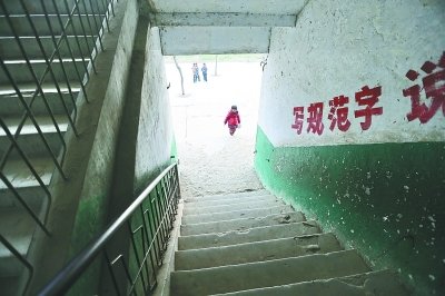 襄阳小学踩踏事故11岁女孩回忆:脸上被踩了一