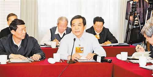 3月4日,全国政协委员,市委常委,市政协主席徐敬业在小组讨论时发言.