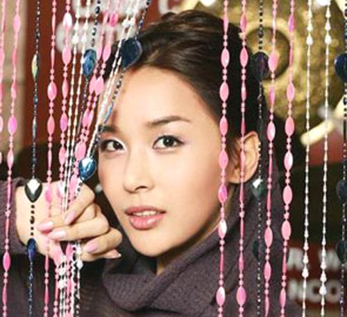 河莉秀整容前旧照曝光+河莉秀变性整容大盘点