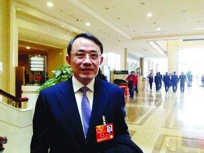 江苏人大代表沈健:鼓励各地推进学前教育免费