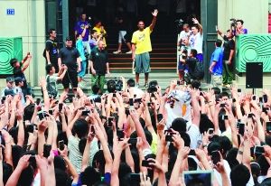 斯特恩卸任前兑现诺言 中国赛湖人勇士10月京