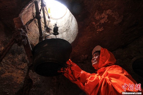 安徽地下管道的 守护女神 每年下井上千次