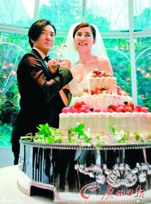 　　蒙嘉慧与郑伊健低调完婚。
