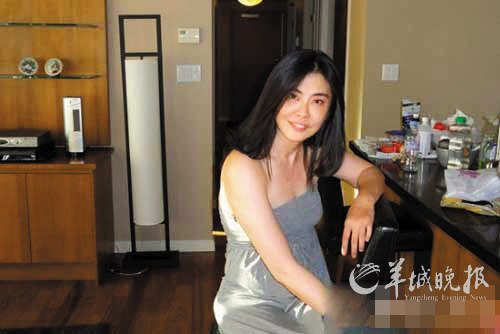 　　王祖贤在加拿大的家居素颜照曾遭网友疯传