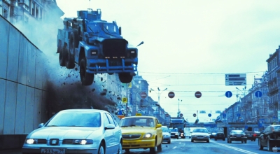 《虎胆龙威5》明日上映 迈克莱恩父子携手摧枯