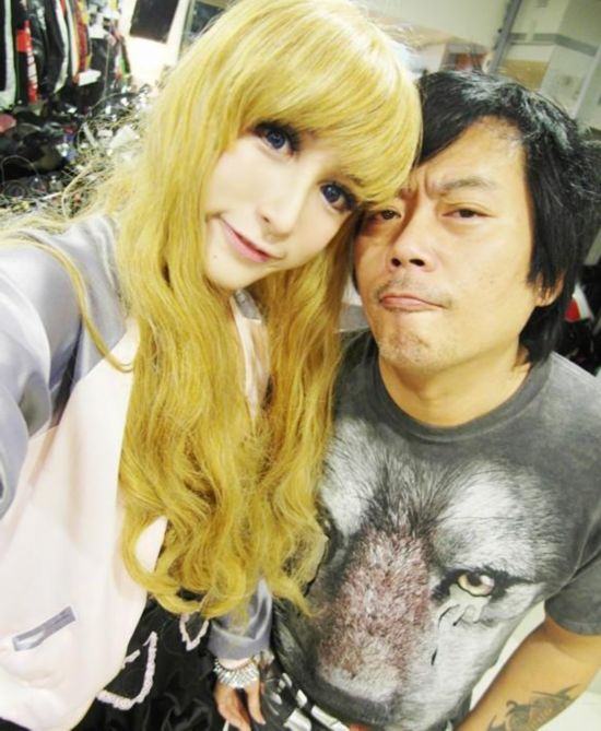 黄绮珊前夫涂惠源娇妻曝光+金发浓妆似90后