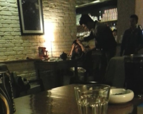 疑似编剧于正被打照疯传 遭掌掴被骂禽兽(图)