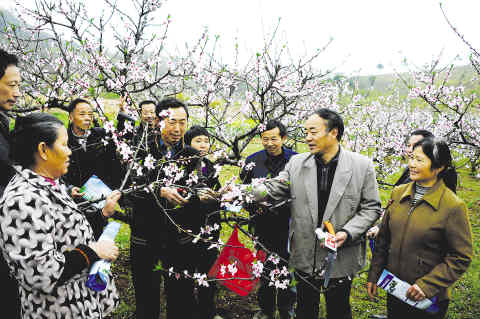 农技课堂开到家庭农场