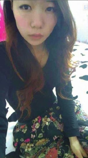 长沙百名市民点燃蜡烛为落井女孩祈福