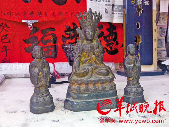 市民亮出疑似佛山寺庙失踪佛像模型