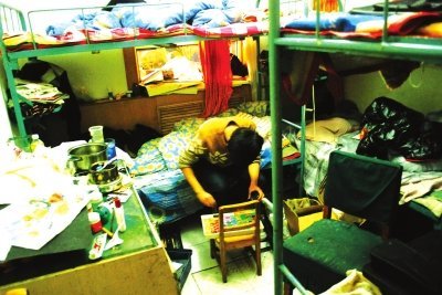 艺考生宿舍拥挤不堪
