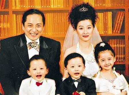 汤镇业的前妻姜坤汤镇业和翁美玲的旧账就不翻