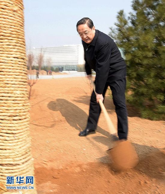 （XHDW）（3）党和国家领导人参加首都义务植树活动