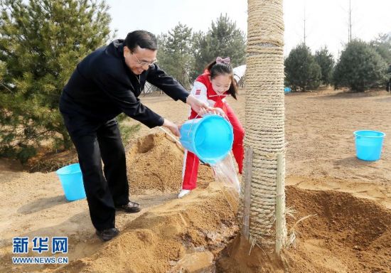 （XHDW）（1）党和国家领导人参加首都义务植树活动