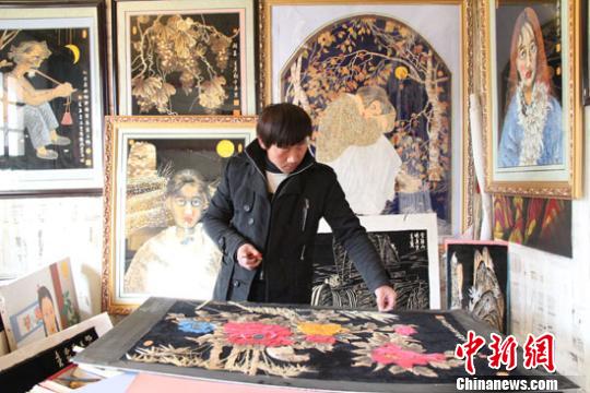 甘肃临泽农民“麦秆”成画痴迷创作仍未婚（图）