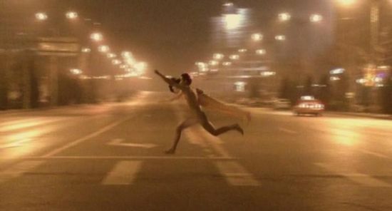 望京行为艺术裸奔<em>妹</em>凌晨街头狂追裸奔<em>哥</em>--艺术