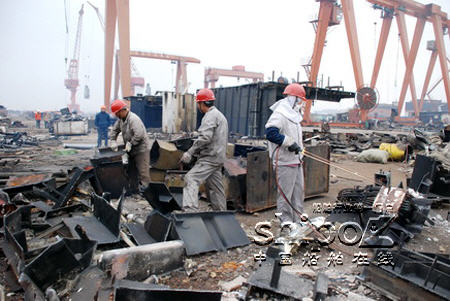 口岸船舶造船工人拆解場地顯身手