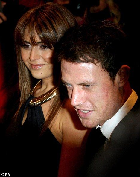 足坛 人妻控 拜仁队长抢人妻(组图)