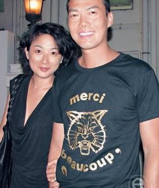 谢天华与妻子。