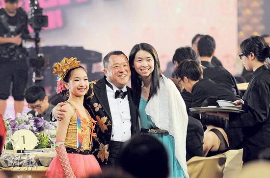 曾志伟60大寿600明星庆生 外孙女上台跳舞(图