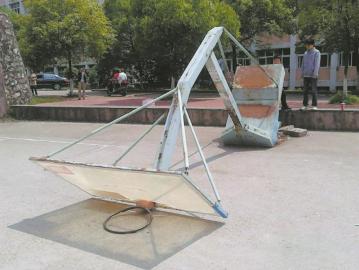 篮架夺命几时休 网友呼吁关心校园体育安全