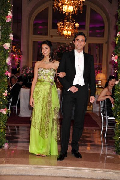 奢华萎靡 揭秘全球名媛成人礼舞会【组图】