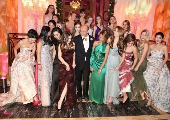 揭秘全球名媛成人礼舞会(图)