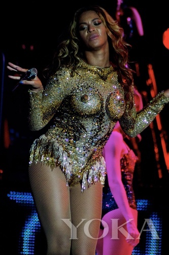 Beyonce水晶<em>乳头</em>装亮瞎眼- Micro Reading