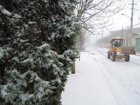 山西太原气温突降四月飞雪