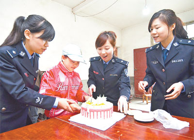 江西省萍乡市组织开展万名公务员入户结亲活动