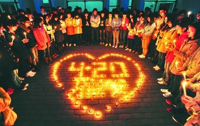 合肥站抢字头列车满载安徽救援物资直奔四川