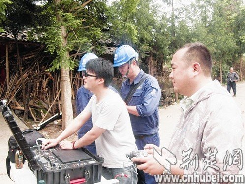 6架武汉产无人机驰援雅安 操控师妻子怀孕6个月