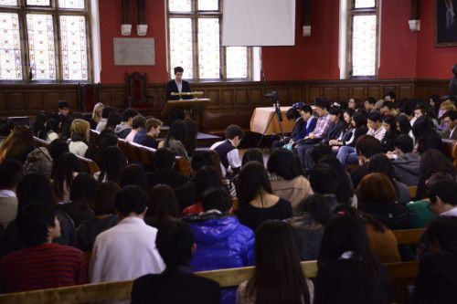 王力宏牛津大学开讲 领全场为地震及爆炸遇难者默哀