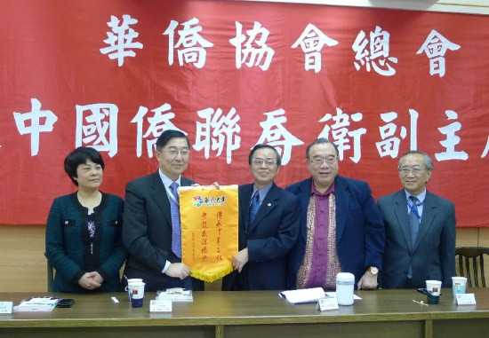 中国侨联文化交流部部长陈迈等陪同出席上述活动.