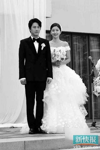 39岁<em>韩在石</em>与女星朴帅眉大婚 张东健任司仪(图
