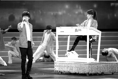 中国梦`劳动美 五一晚会 阎维文玖月奇迹同台演出