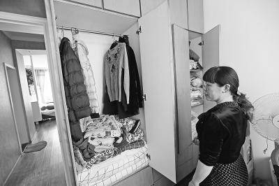 凌晨翻窗潜入躲衣柜 淡定小偷潜伏6小时盗走金