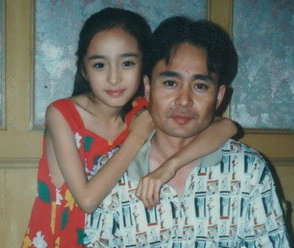 [赵薇<em>女儿5岁</em>照片] 赵薇晒老公女儿游玩照 赵薇