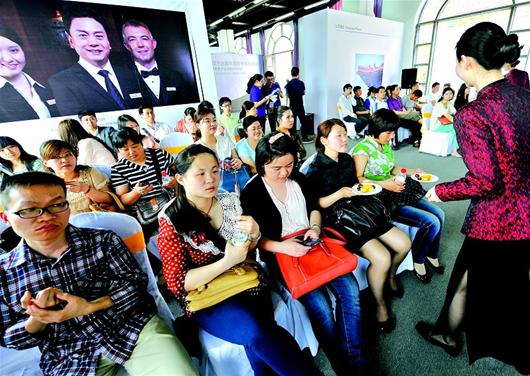 武汉夜场招聘_武汉九十年代的夜总会(2)