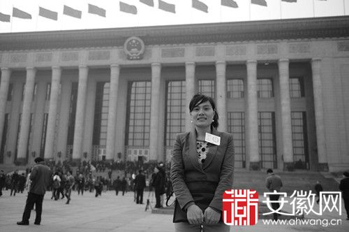 <em>最美洗脚妹</em>获五四青年奖章 向习总书记畅谈公