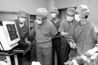 患者脸摔成碎花瓶 头顶GPS让医生看图拼骨