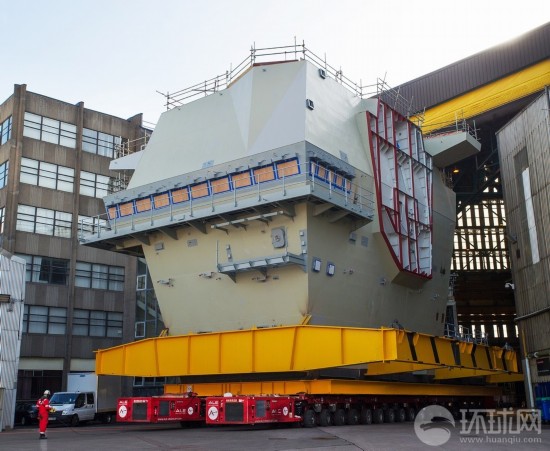 航拍英国皇家海军未来航母伊丽莎白女王号